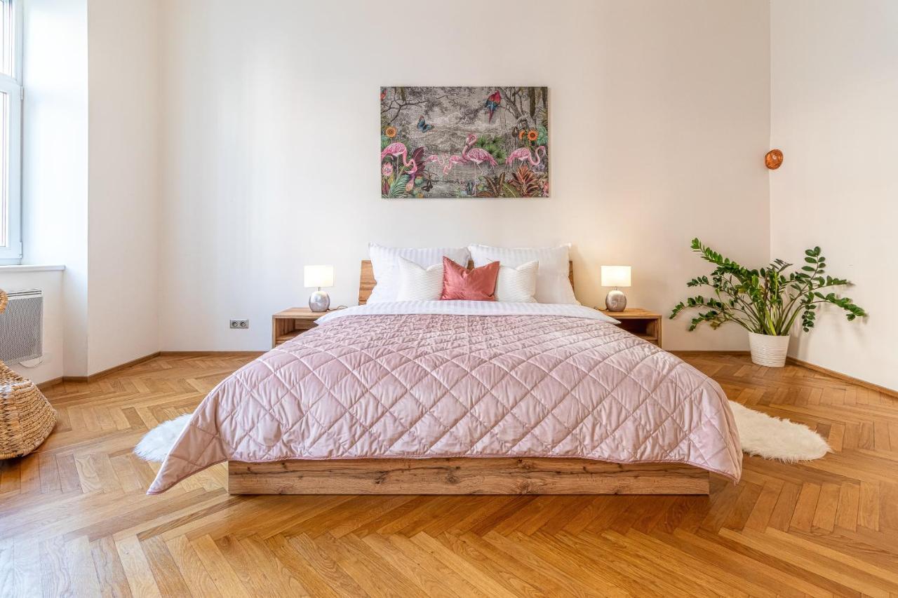 Stylish Luxury Flat In Old Town Daire Bratislava Dış mekan fotoğraf